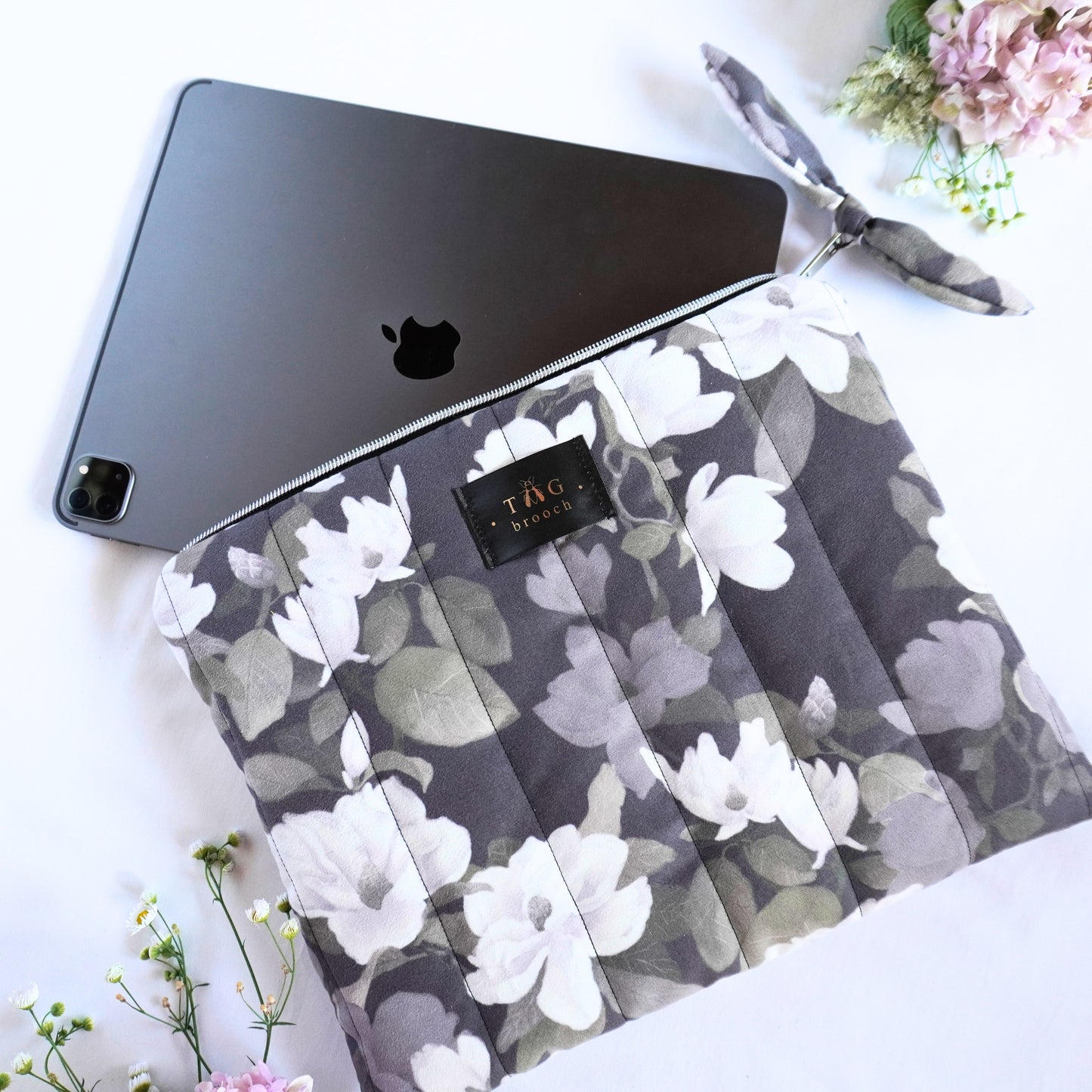 Floral-patterned iPad pouch with floral pattern - TGbrooch