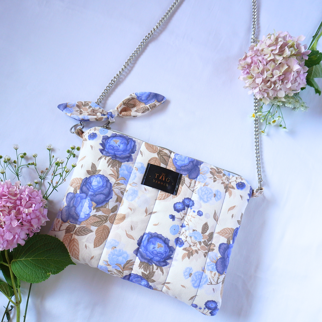 Handmade quilted small purse with botanical pattern and silver zipper - TGbrooch